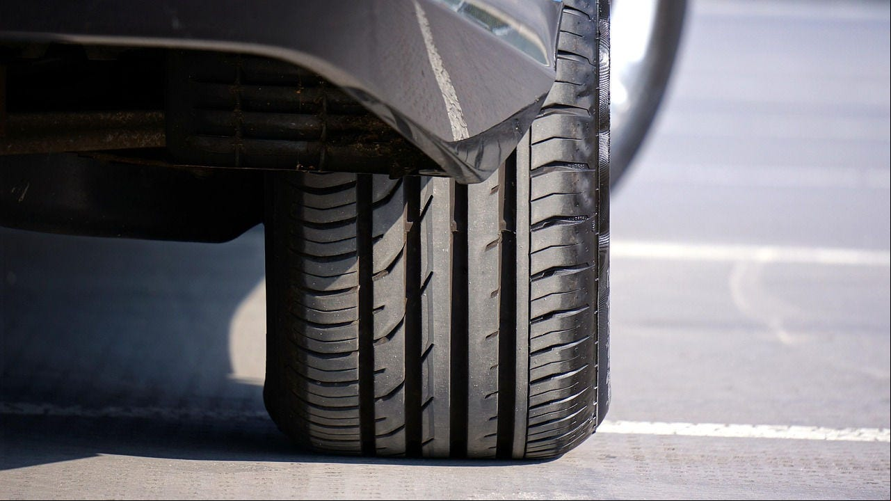 A proposição determina que o estacionamento tenha limite de 15 minutos