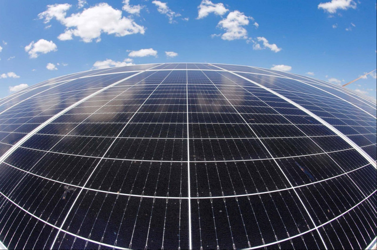 O Brasil está entre os 18 países que têm uma taxa de penetração de energia solar superior a 10%.