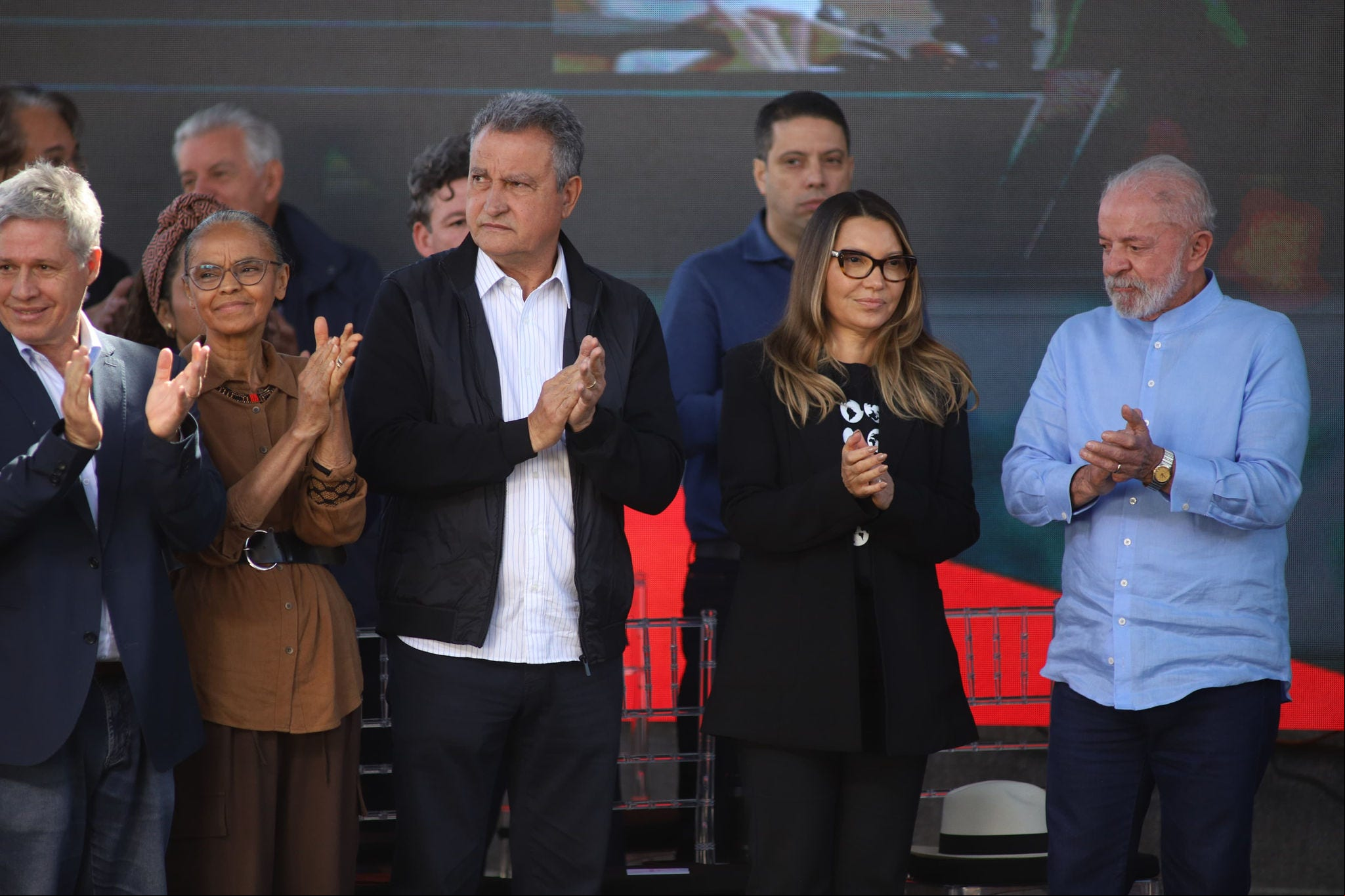 Ministros Paulo Teixeira (Desenvolvimento Agrário), Marina Silva (Meio Ambiente), Rui Costa (Casa Civil) acompanharam o presidente Lula e a primeira-dama, Janja, em cerimônia em Mariana