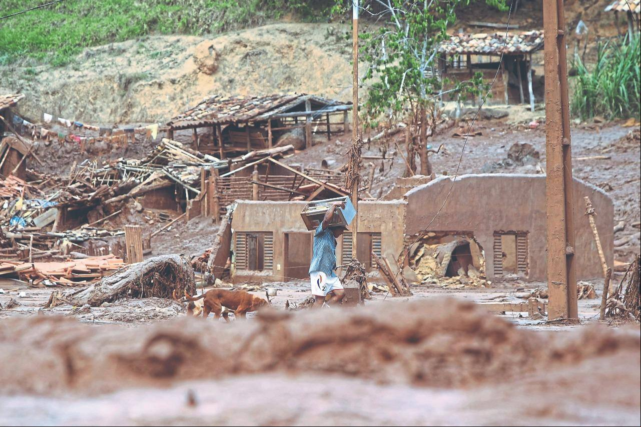 A maior tragédia ambiental do mundo, causada pela barragem de Fundão, deixou 19 pessoas mortas